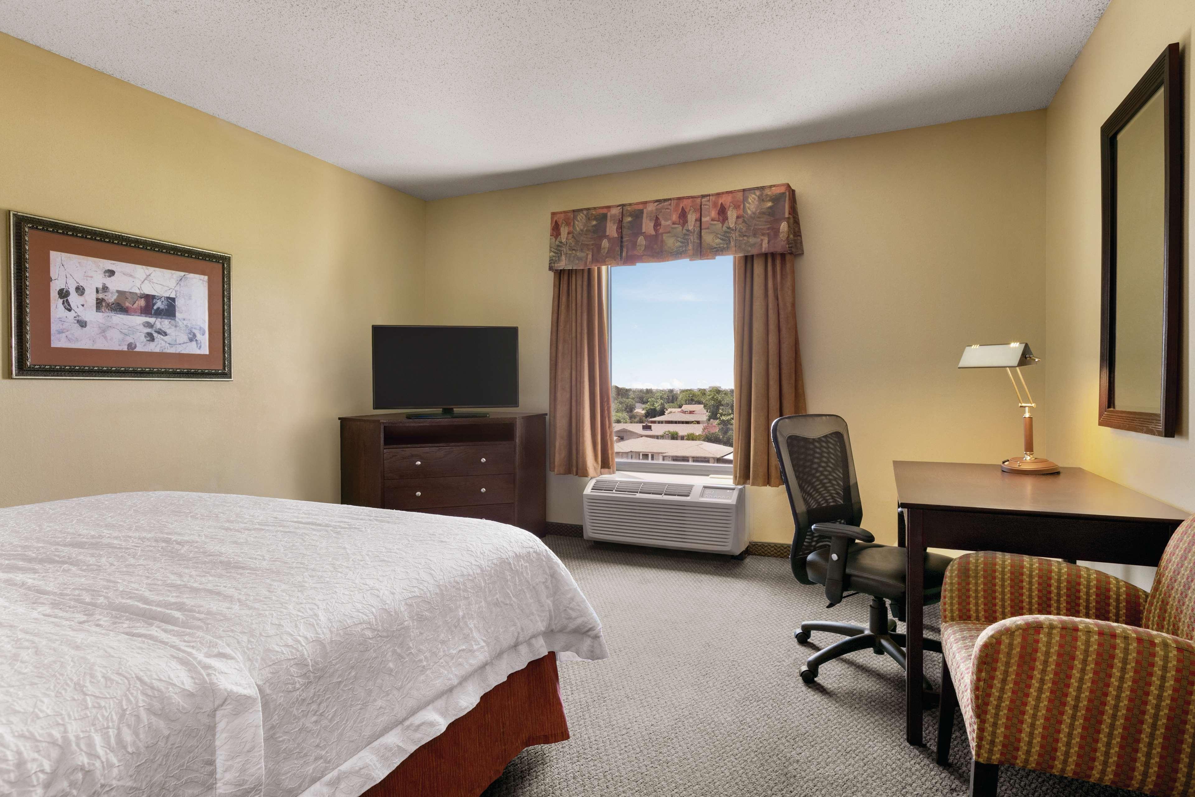 Hampton & Hotel Lawton