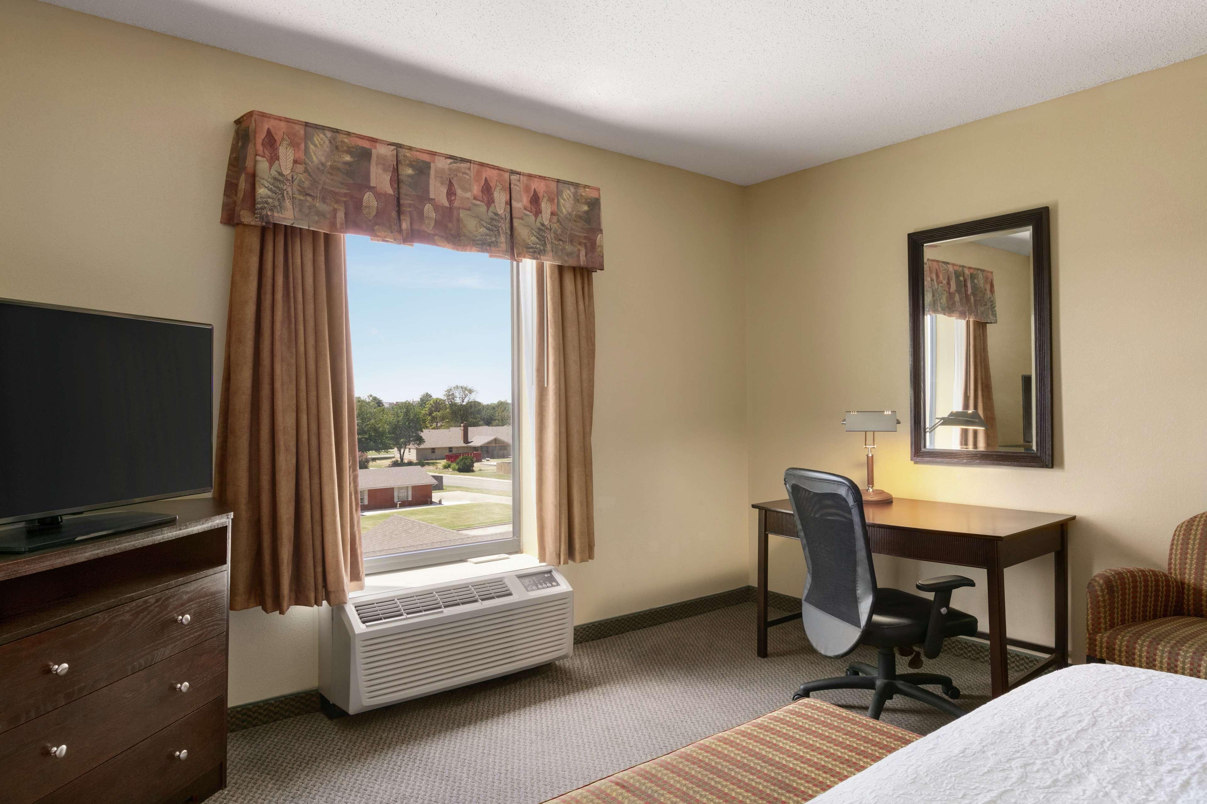 Hampton & Hotel